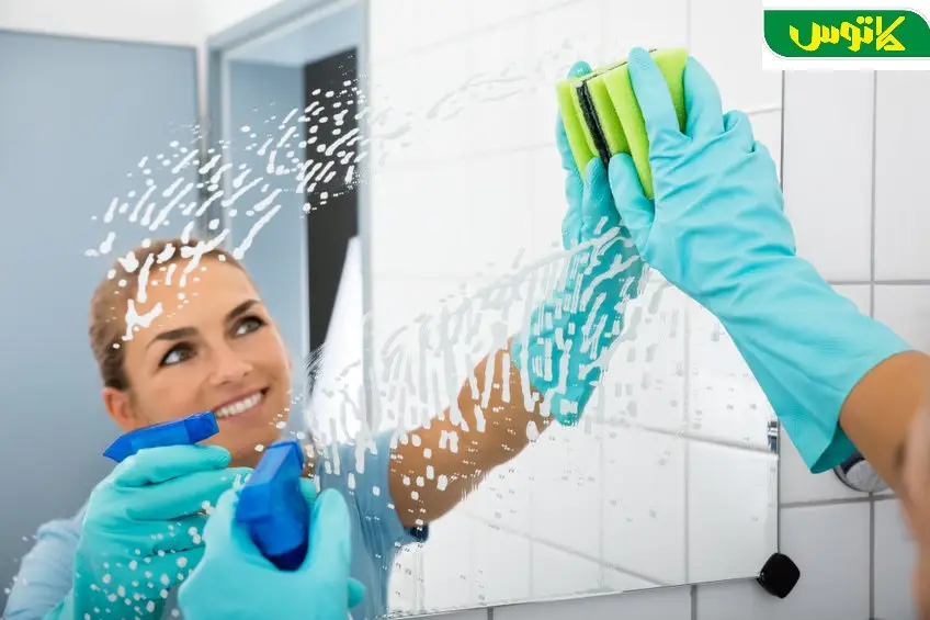 تمیز کردن آینه حمام